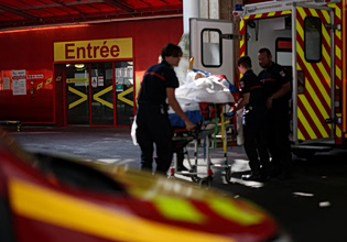 Γαλλία: Ασφυκτικά γεμάτα τα νεκροτομεία του Παρισιού λόγω καύσωνα – Σε απόγνωση οι οικογένειες