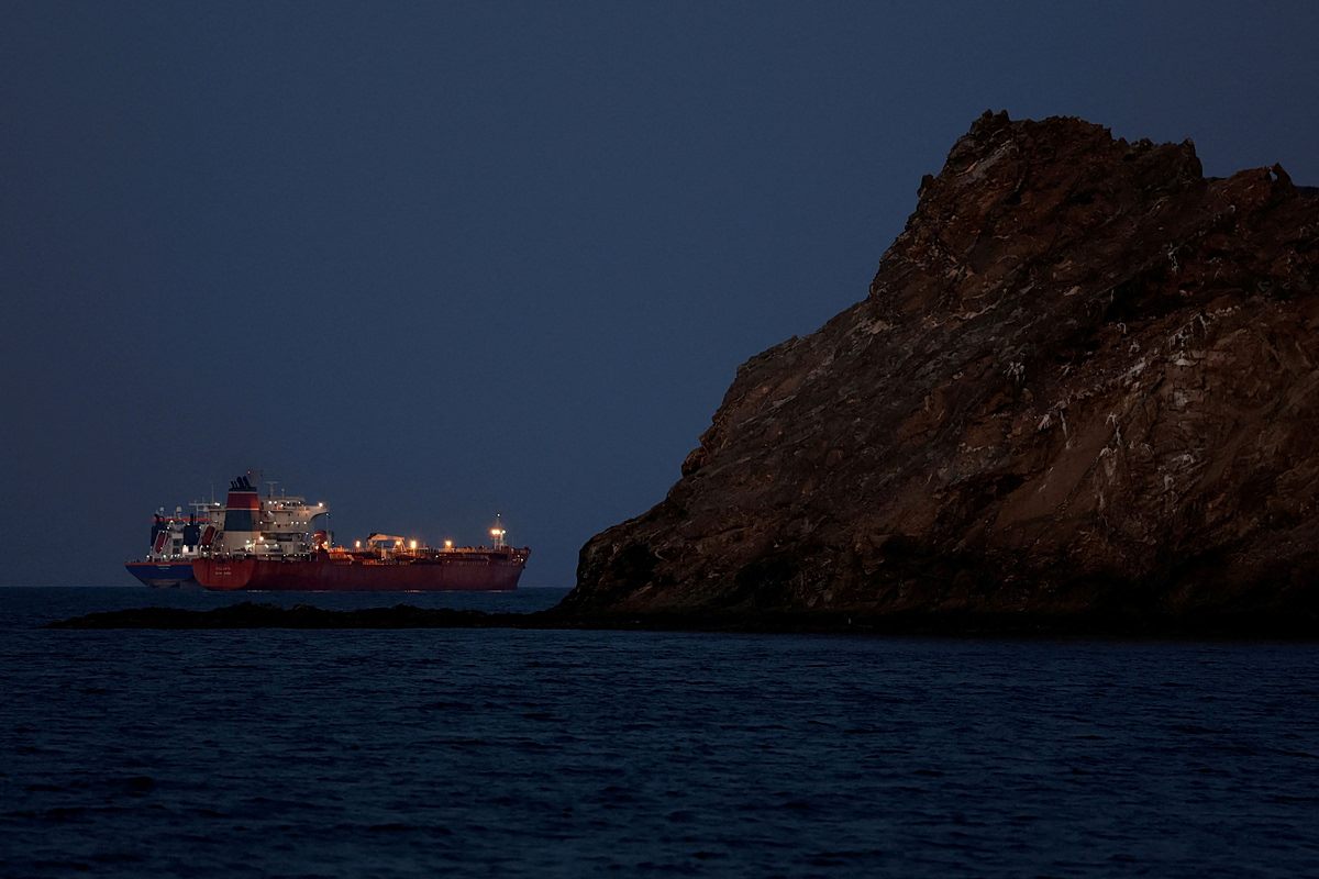 Περιορισμένης κλίμακας επιθέσεις των ΗΠΑ στο Ιράν ως αντίποινα για χθεσινή επίθεση εναντίον εμπορικού πλοίου