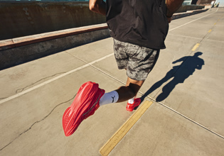 PUMA Deviate NITRO 4: Οι τεχνολογίες ενός running shoe που ενισχύει την απόδοση και την άνεση σε κάθε διαδρομή