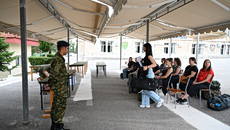 «Ντύθηκαν» στα χακί οι πρώτες γυναίκες – Παρουσιάστηκαν στη Λαμία