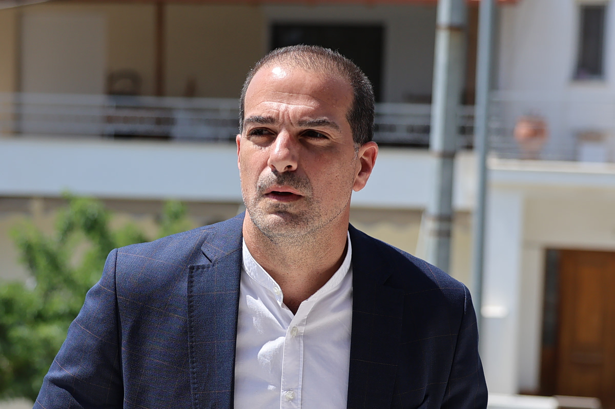 Σακελλαρίδης: Η κυβέρνηση παρουσιάζει ημίμετρα ως απάντηση στην κρίση του κόστους ζωής και τροφοδοτεί την ακρίβεια