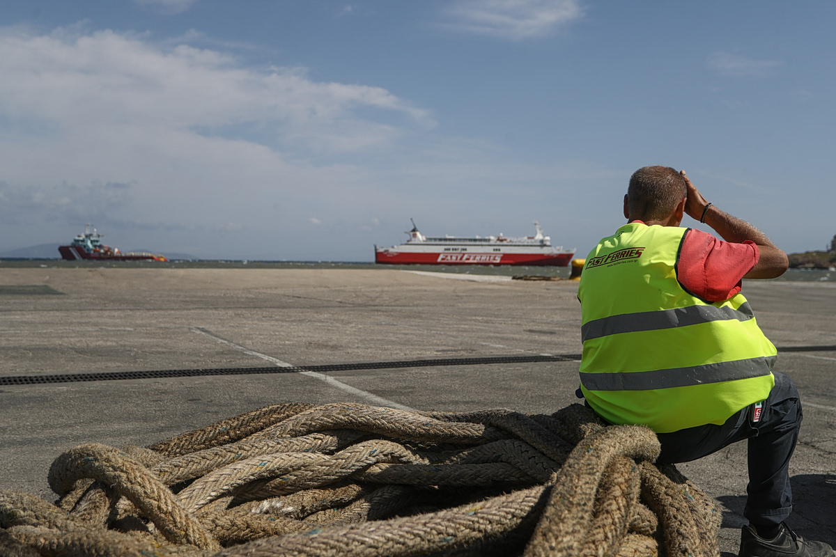 Fast Ferries: Καταγγέλλει αθέμιτο ανταγωνισμό στην ακτοπλοΐα – Τι αναφέρει στην επιστολή που κατέθεσε