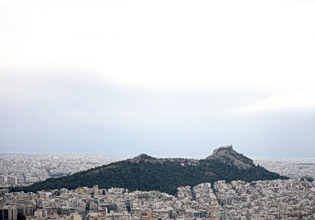 Η Αθήνα στις 10 πιο τουριστικά πυκνοκατοικημένες πόλεις του κόσμου – 10,2 εκατ. επισκέπτες το 2025