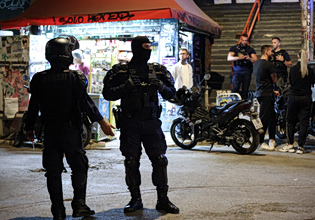 Δολοφονία στα Εξάρχεια: Ξεκαθάρισμα λογαριασμών βλέπουν οι Αρχές – Τραγική φιγούρα ο σκύλος του θύματος