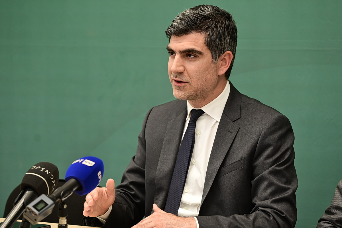 Γλαβίνας: Είμαστε απέναντι σε ένα σύστημα εξουσίας που δεν υπηρετεί τα συμφέροντα της πλειοψηφίας