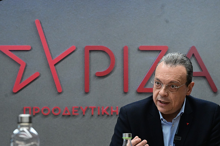Φάμελλος: Κομπάρσος η κυβέρνηση Μητσοτάκη στην ακραία αύξηση των τιμών καυσίμων ή συνέταιρος στο πάρτι κερδοσκοπίας των διυλιστηρίων;