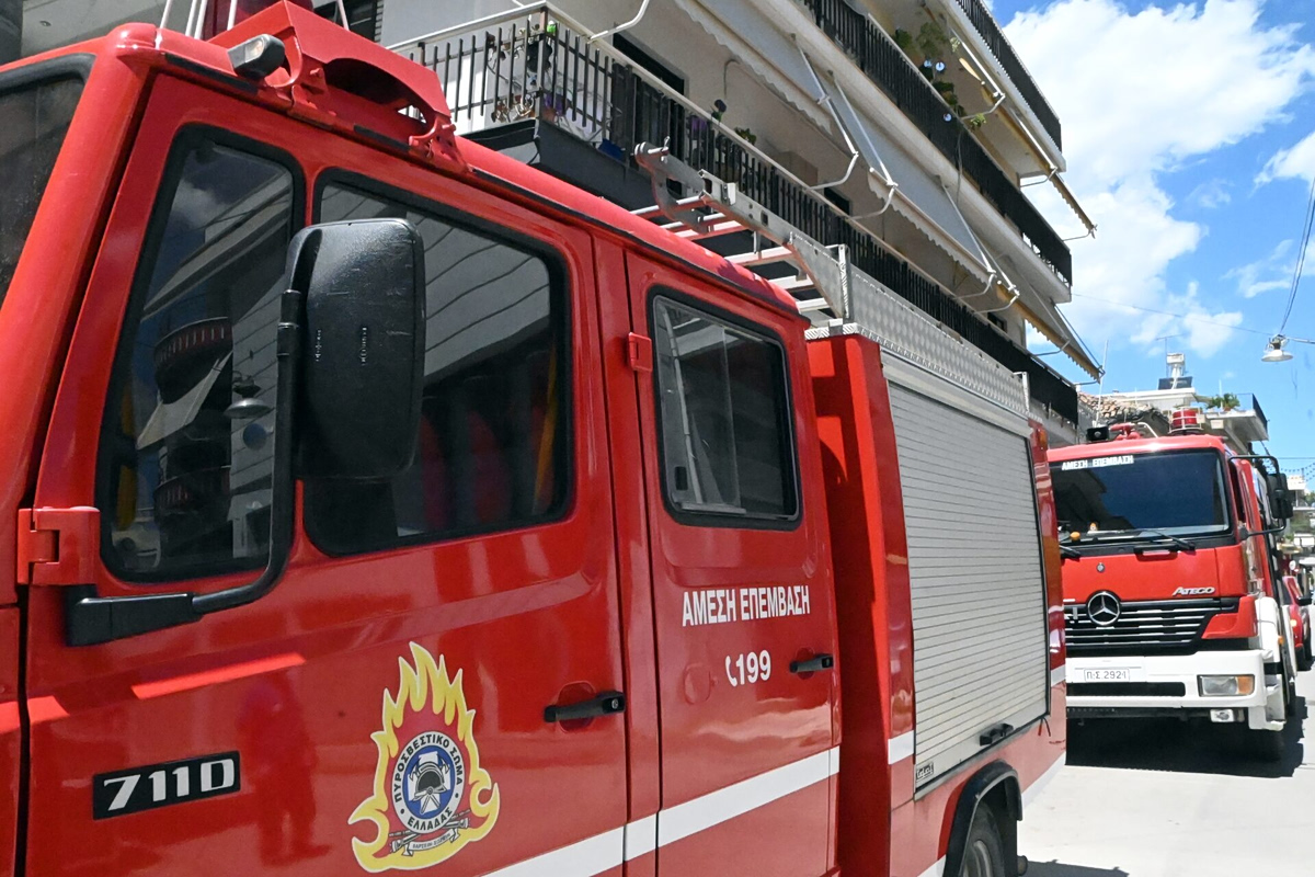 Πανικός στη Θεσσαλονίκη: Πυρκαγιά σε διαμέρισμα στη Λεωφόρο Στρατού πάνω από βενζινάδικο