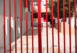 Χολαργός: Σοβαρός τραυματισμός 13χρονου μαθητή σε σχολείο – Αμέλεια και καθυστερήσεις καταγγέλλουν οι γονείς του
