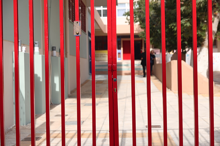 Χολαργός: Σοβαρός τραυματισμός 13χρονου μαθητή σε σχολείο – Αμέλεια και καθυστερήσεις καταγγέλλουν οι γονείς του