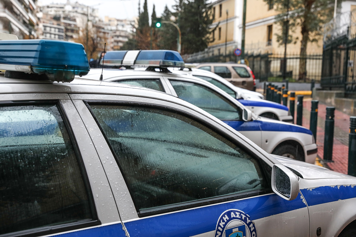 Θεσσαλονίκη: Εκτός φυλακής μέχρι την έφεση ο 42χρονος που πήγε έξω από σπίτι οικογένειας με αλυσοπρίονο