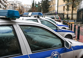Θεσσαλονίκη: Εκτός φυλακής μέχρι την έφεση ο 42χρονος που πήγε έξω από σπίτι οικογένειας με αλυσοπρίονο