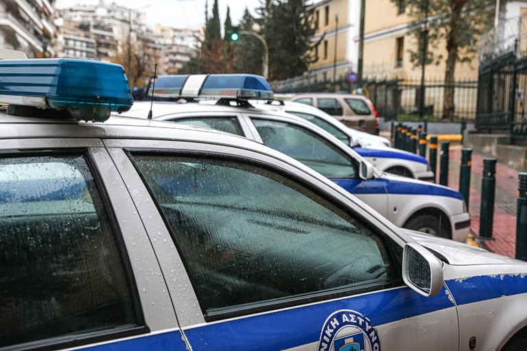 Θεσσαλονίκη: Εκτός φυλακής μέχρι την έφεση ο 42χρονος που πήγε έξω από σπίτι οικογένειας με αλυσοπρίονο