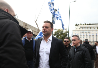 Μια φανταστική πρόταση για μετακίνηση Κασσελάκη στο ΠΑΣΟΚ και μια επίσημη διάψευση