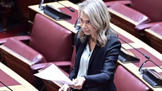 Αποστολάκη κατά Πιερρακάκη για ιδιωτικό χρέος: Οι πανηγυρισμοί τελειώνουν εκεί που αρχίζει η αλήθεια