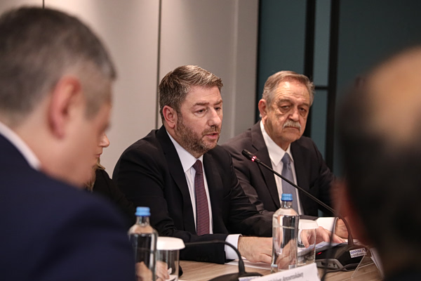 Παίρνει θέση για τα σενάρια συνεργασίας ο Πάρις Κουκουλόπουλος: «Κανένα σοβαρό κόμμα δεν είναι παράκλητος άλλου κόμματος παρά μόνο του λαού και της πατρίδας»