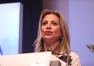 Καρυστιανού: Στα ρηχά και χωρίς συγκεκριμένες θέσεις στα σοβαρά θέματα