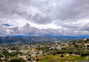 Ανεβαίνει η θερμοκρασία, συννεφιά και βροχές στα ορεινά