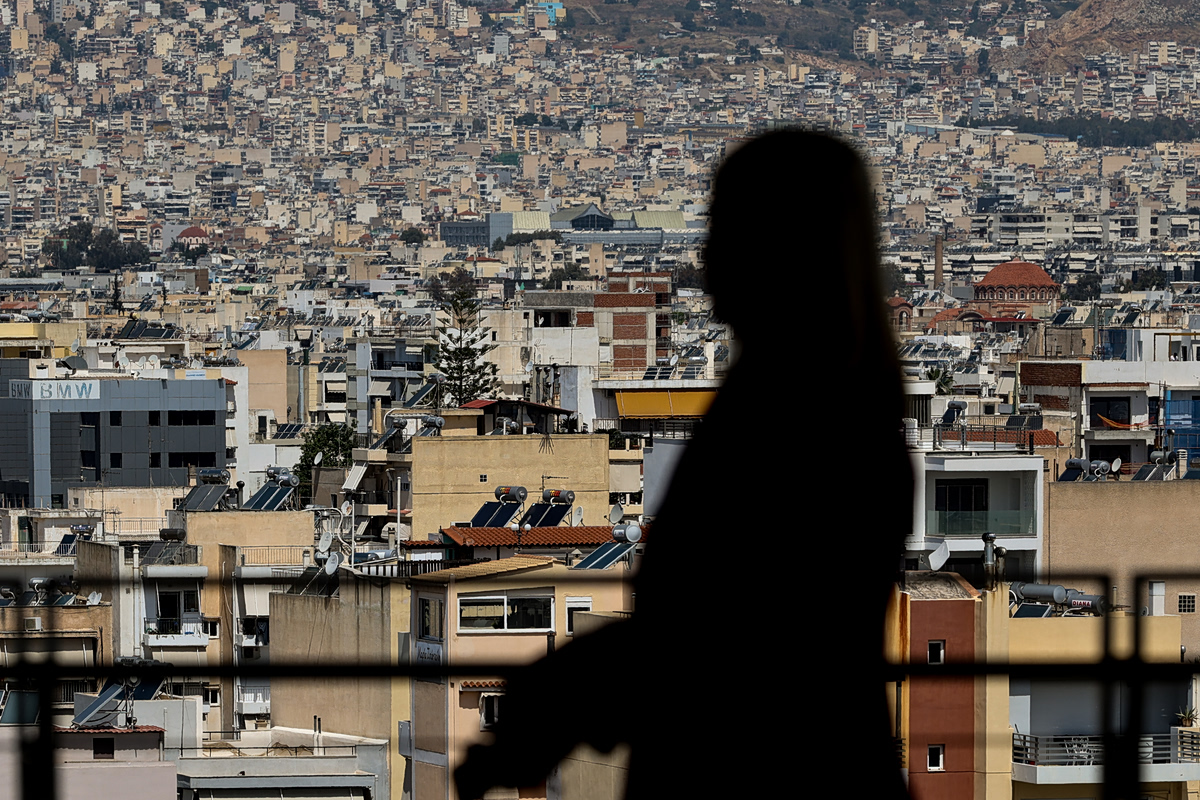 Το στεγαστικό παράδοξο: Σπίτια με άδεια δωμάτια και πολίτες χωρίς προσιτή στέγη