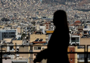 Το στεγαστικό παράδοξο: Σπίτια με άδεια δωμάτια και πολίτες χωρίς προσιτή στέγη