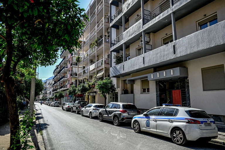 Καλαμάτα: Με 45 μαχαιριές σκότωσε ο γυναικοκτόνος την 39χρονη – Συνέχιζε να την μαχαιρώνει ενώ ήταν πεσμένη στο πάτωμα