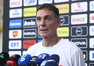 Μπαρτζώκας: «Δεν αποφασίσαμε ακόμα για αλλαγή στη λίστα των ξένων – Απόλυτος επαγγελματίας ο Πίτερς»