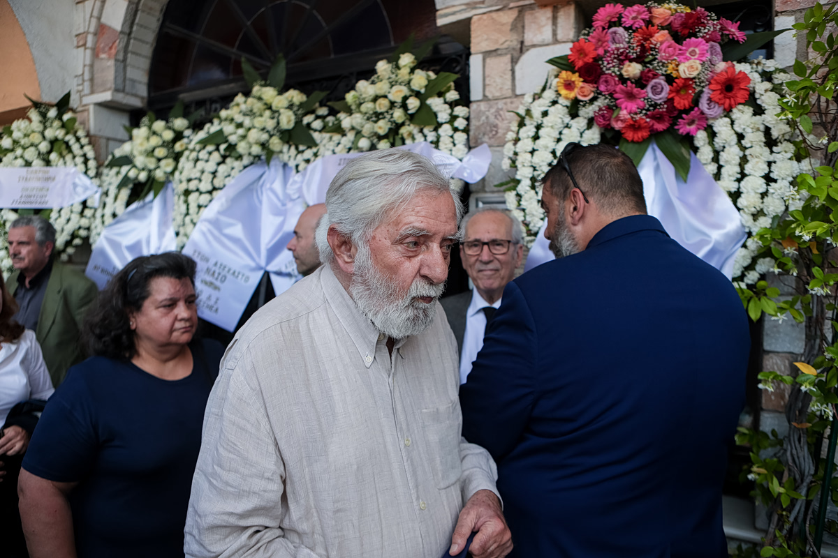 Από την κηδεία του Νάσου Αθανασίου. 