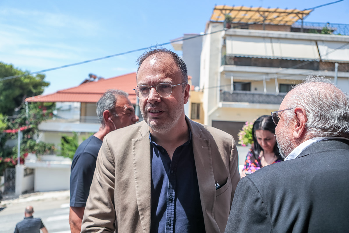 Από την κηδεία του Νάσου Αθανασίου. 