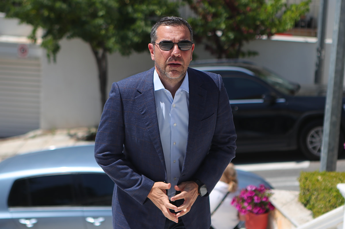 Από την κηδεία του Νάσου Αθανασίου. 