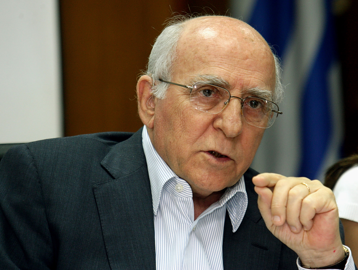 Το μεσημέρι στο κοιμητήριο Παπάγου η κηδεία του Γιώργου Σουφλιά