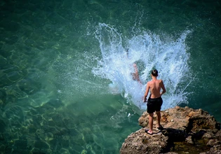 Καιρός: Άνεμοι έως 6 μποφόρ στο Αιγαίο και 37άρια – Πού θα βρέξει το απόγευμα