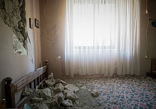 Αυτοψία Τουρνά στην Εύβοια μετά τις σεισμικές δονήσεις – «Από αύριο ξεκινούν οι έλεγχοι στις πληγείσες κατοικίες»