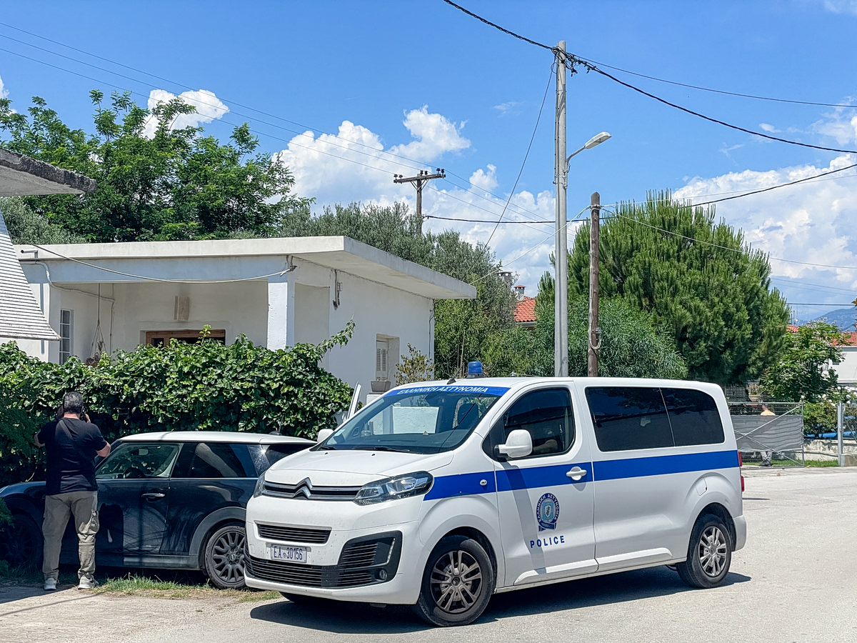 Αίγιο: Απόπειρα αλλοίωσης του τόπου του εγκλήματος και «κατασκευασμένα» αποτυπώματα