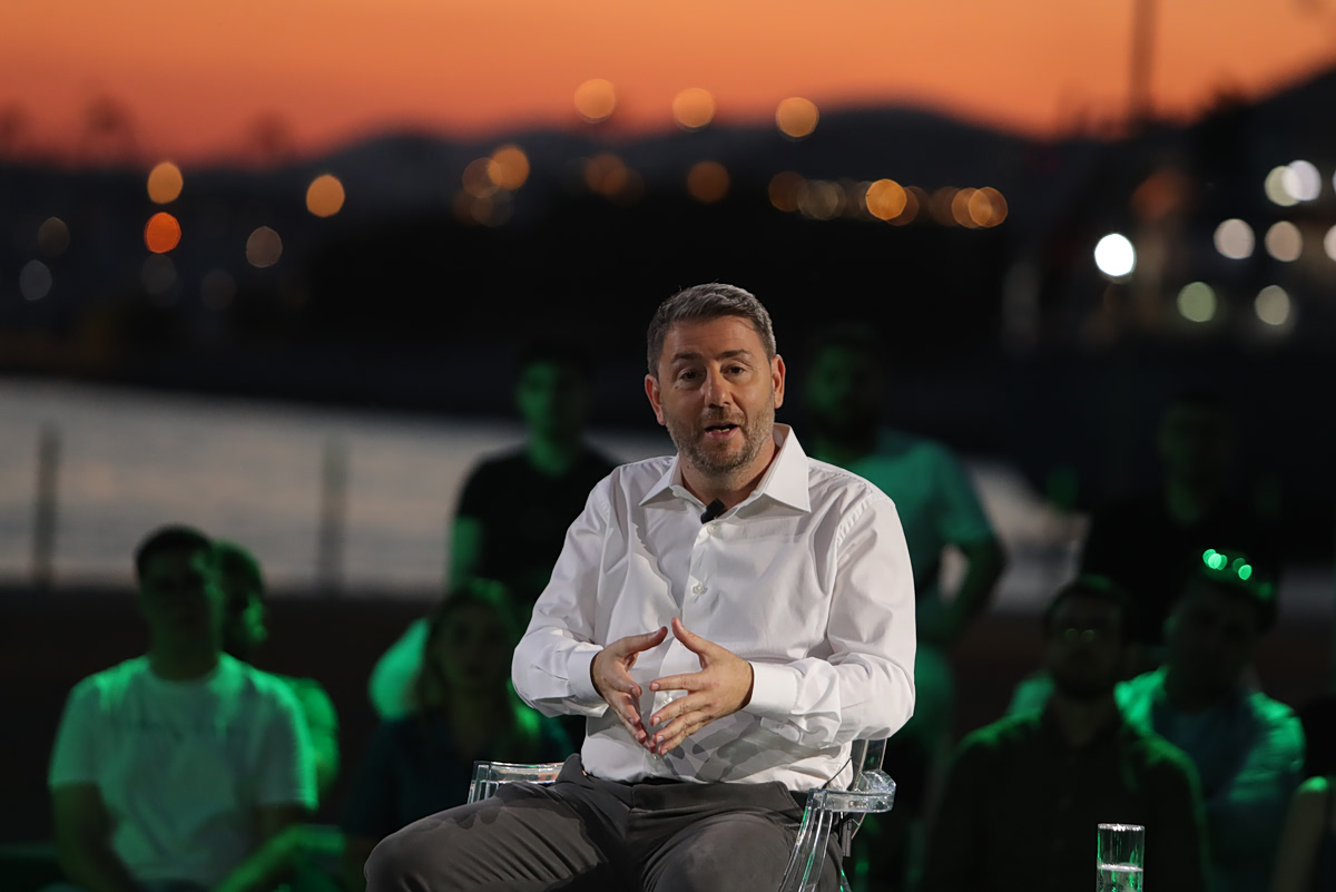 ΠΑΣΟΚ: Δωρεάν μετακινήσεις και κοινωνική κατοικία προτείνει ο Ανδρουλάκης