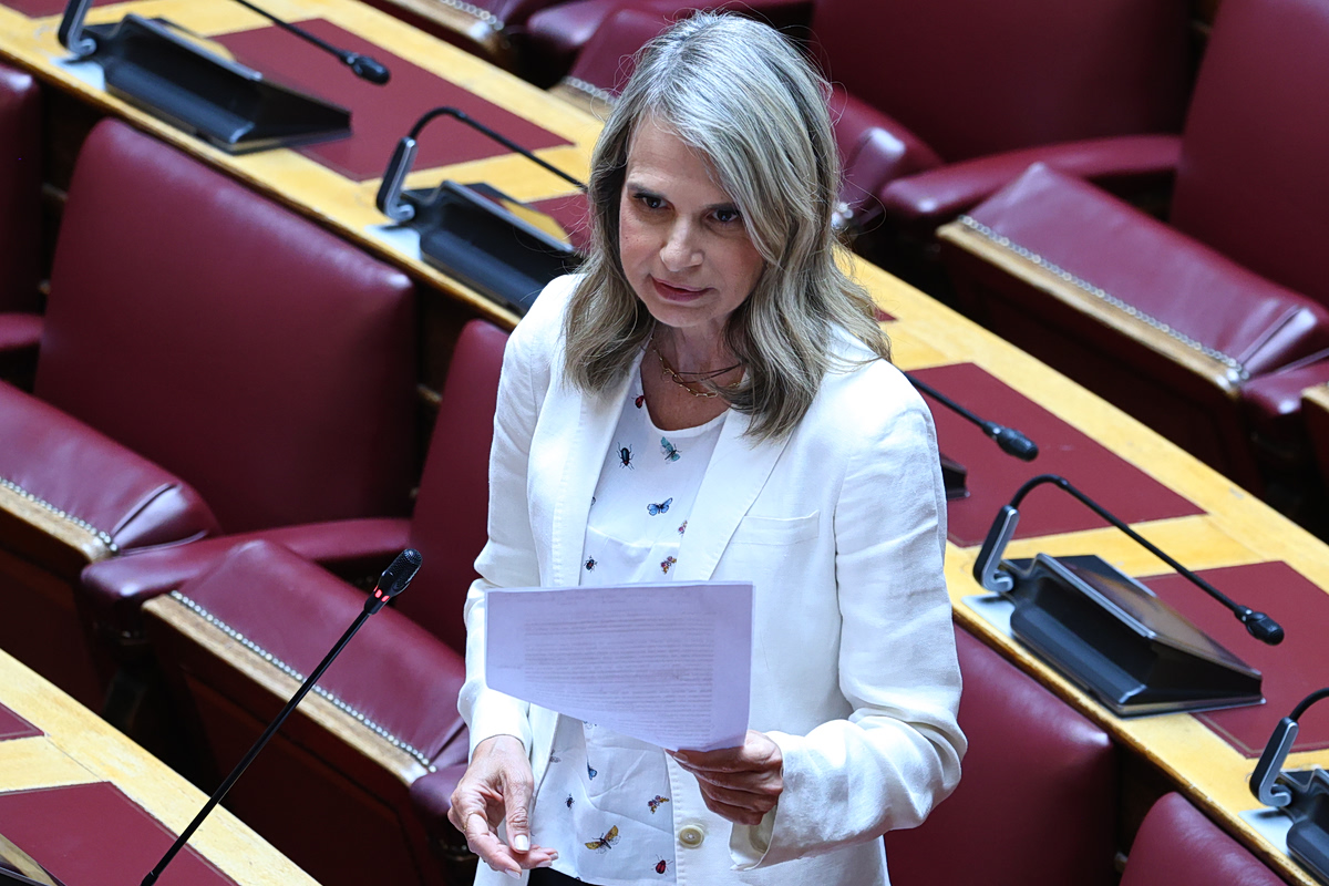Αποστολάκη: «Αμέτοχος παρατηρητής των εξοντωτικών αυξήσεων στα ασφάλιστρα υγείας η κυβέρνηση»