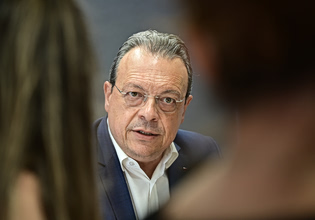 Φάμελλος: Να μην επιχειρήσει η κυβέρνηση να αλλοιώσει την απόφαση του Αρείου Πάγου για τους δανειολήπτες του νόμου Κατσέλη