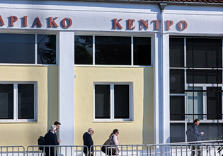 Δίκη για τα Τέμπη: «Το δικαστήριο δεν επηρεάζεται από μια δήλωση πρωθυπουργού ή υπουργού», απάντησε η πρόεδρος σε συγγενή θύματος
