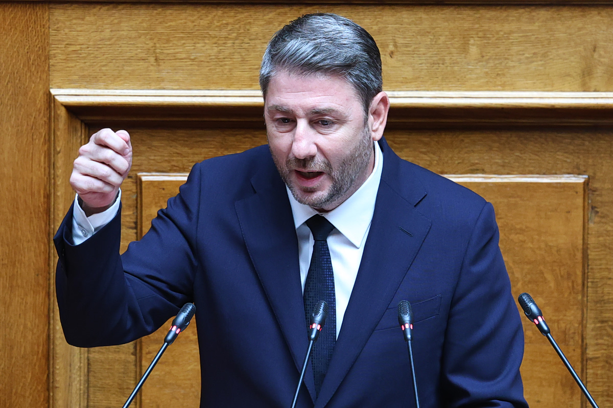 ΠΑΣΟΚ: Ο Παπανδρέου, οι «διάττοντες αστέρες» και ο διμέτωπος του Ανδρουλάκη