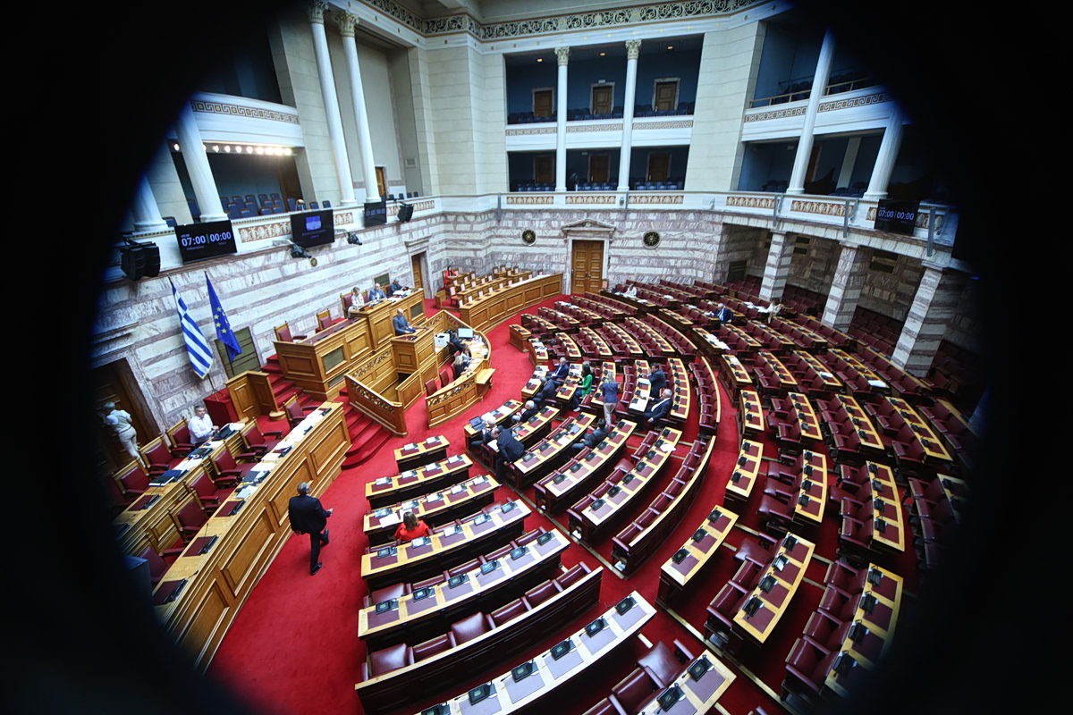 Βουλή: Ψηφίζεται ο νέος κώδικας τοπικής αυτοδιοίκησης – Αντιδρά η αντιπολίτευση σε εκλογή αιρετών «ενός γύρου»