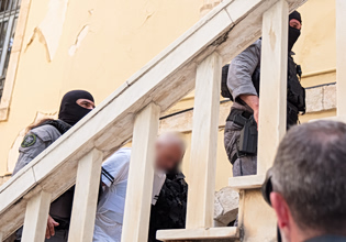 Προφυλακιστέος ο 43χρονος για τη δολοφονία της Σταυρούλας – «Κάθαρμα» φώναζαν έξω από τα Δικαστήρια