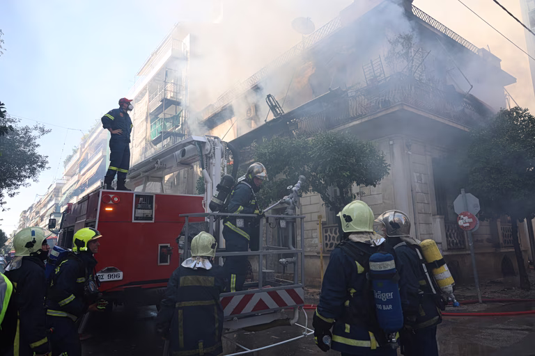 Καλλιθέα: «Την έσωσα τη μάνα σου, μην κλαις» – Η συγκλονιστική μαρτυρία του ντελιβερά που έσωσε την 75χρονη