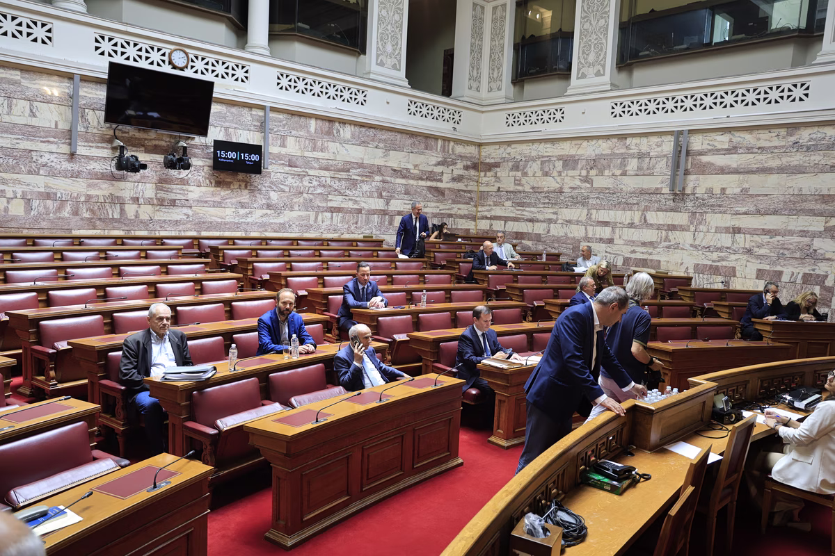 Live από τη Βουλή η συζήτηση επί του άρθρου 86 στην Επιτροπή Αναθεώρησης του Συντάγματος