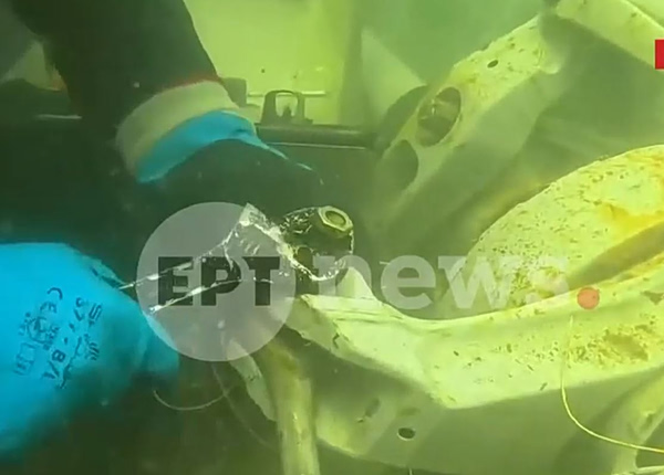 Μέτσοβο: Υποβρύχια πλάνα από το πυροσβεστικό ελικόπτερο που έπεσε στον Αώο – Ξεκίνησε η ανέλκυσή του