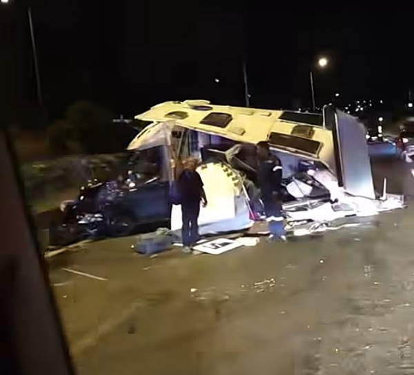 Θεσσαλονίκη: Τροχόσπιτο συγκρούστηκε με αυτοκίνητο – Δύο τραυματίες
