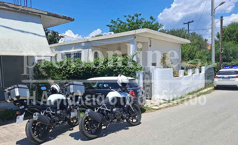 Αιγιάλεια: Μητέρα και γιος βρέθηκαν νεκροί μέσα σε λίμνη αίματος στο σπίτι τους