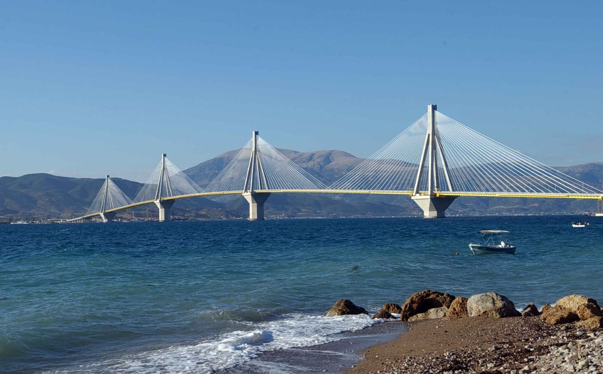 Ρίο – Αντίρριο: Φέρι διέσωσε 70χρονη που παρασύρθηκε από ρεύματα