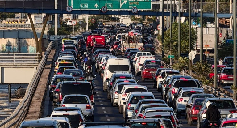 Κίνηση: Στο «κόκκινο» Κηφισός και Αττική Οδός – Πού αλλού υπάρχουν προβλήματα