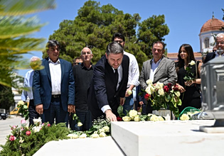 ΠΑΣΟΚ: Πολιτικό μνημόσυνο για τον Ανδρέα Παπανδρέου στο Α΄ Νεκροταφείο