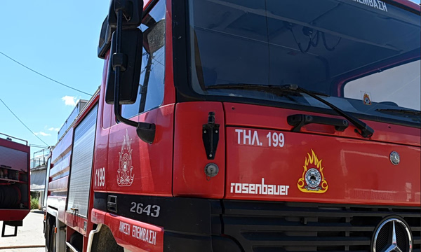 Υπό έλεγχο τέθηκε η φωτιά σε οινοποιείο στο Μαρκόπουλο