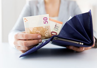 Οι δύο μήνες που θα κρίνουν το πακέτο της ΔΕΘ – Tο δημοσιονομικό περιθώριο και τα «κλειδωμένα» μέτρα