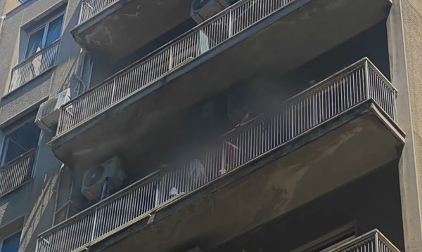 Φωτιά σε ξενοδοχείο στην Ομόνοια: Συγκλονιστικές μαρτυρίες, υπό διερεύνηση τα αίτια – Η κατάσταση των τραυματιών